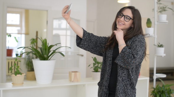 Girl Taking Selfies alt