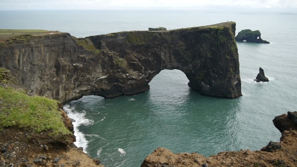 Dyrholaey Peninsula Arch - Iceland alt