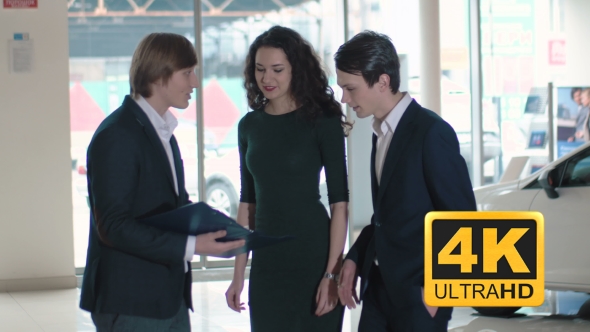 Dealer Sold The Car To Young Couple alt