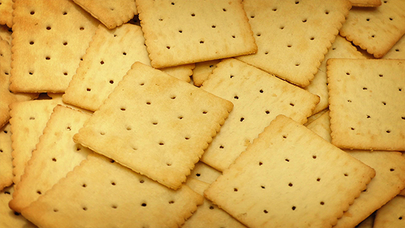 Crackers Rotating On Plate alt