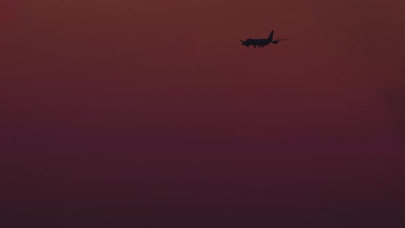 Aircraft on Final Approach at Sunset alt
