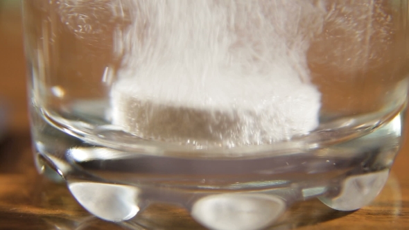 Effervescent Tablet Falling In Water alt