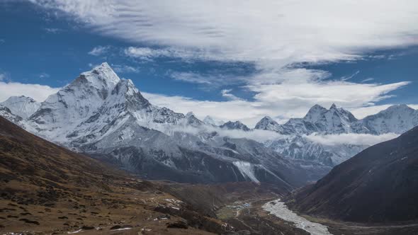 Ama Dablam Mountain. Himalaya, Nepal alt