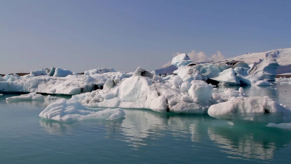 Camera Moves Around Icebergs At Jokulsarlon Iceland 