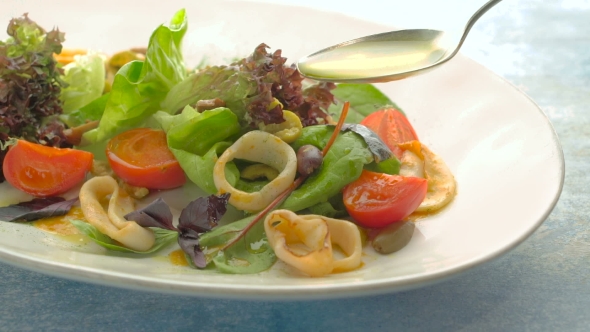 Mixed Salad And Olive Oil alt