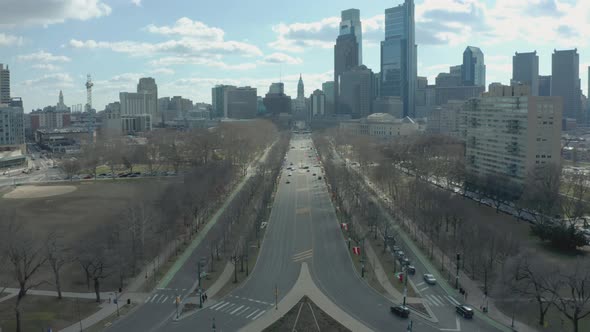 Aerial Shot of Benjamin Franklin Pkwy with Philadelphia Skyline in Background alt