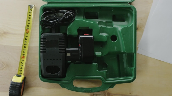 Electric Screwdriver In Box alt