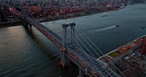 Williamsburg Bridge Skyscrapers on the Lower East Side of Manhattan alt