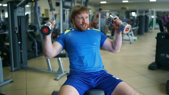 Athletic Man Doing Exercises In a Gym alt