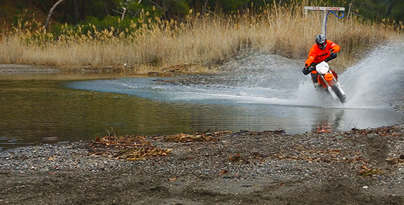 Motorbikes on the Beach 2  alt