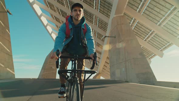 Commuter Ride Bicycle on Sunny Day in Urban City alt