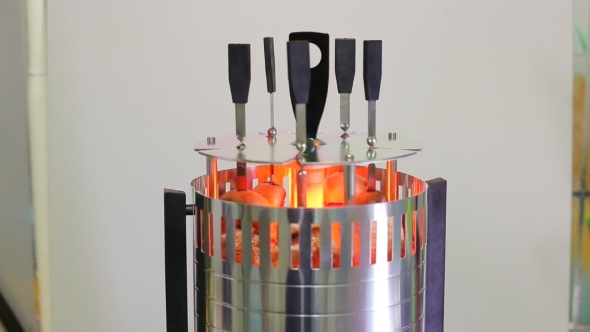 Cooking Meat On Electric Barbecue alt