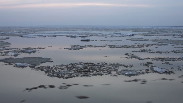   Evening Ice Drift On The River