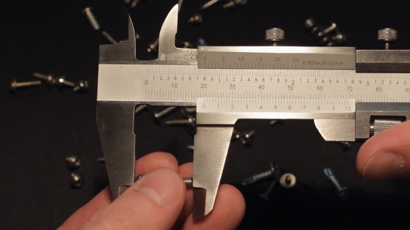 Caliper Measuring, Small Screws 02