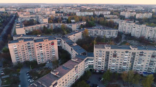 Flight Over a Residential Building That is Ranked First in the World in Length