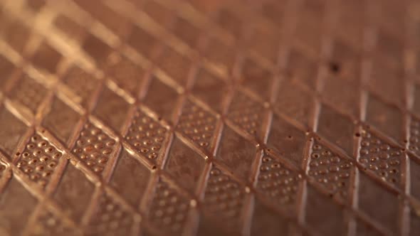 Macro Rotation Gingerbread In Milk Chocolate alt