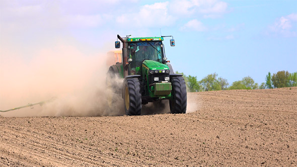 Farm Tractor with Planter alt