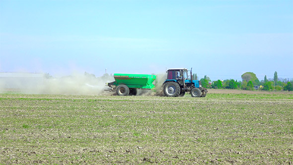 Tractor with Fertilizers alt
