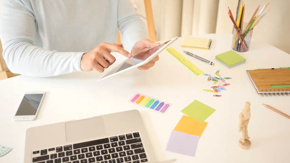 Using Tablet PC In Creative Office alt