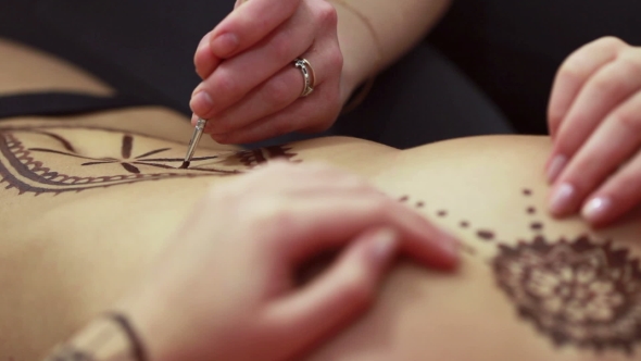 Mehndi Master Draws Henna On Woman's Stomach