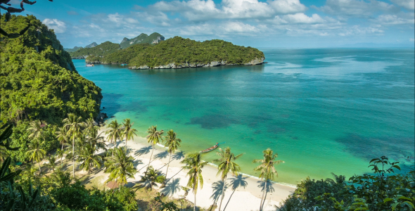 Quiet Beach Surrounded By Islands alt