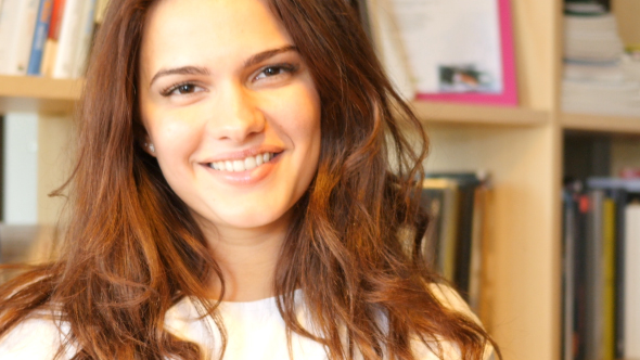 Smiling Girl, Portrait alt