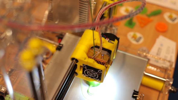 3D Printer Prints a Sketch alt