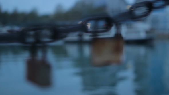 Boat, Chain and Lock alt