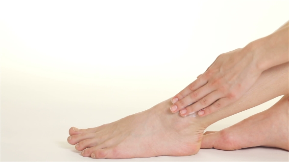 Woman Creams Her From Ankle Till Knee alt