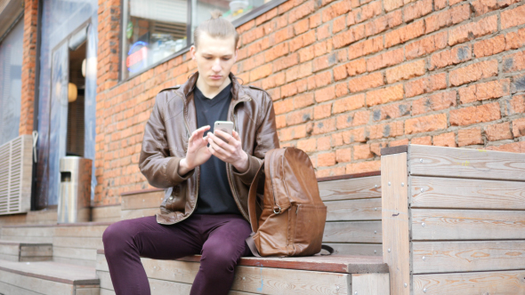 Browsing Internet on Smartphone alt