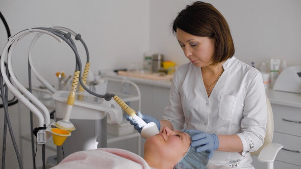 Cosmetician Perfiming Photo Rejuvenation Cosmetology Procedure For a Woman