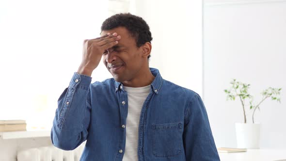 Headache, Stressed Afro-American Man, Portrait alt
