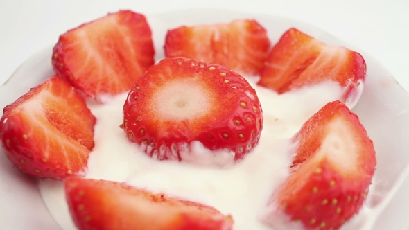 Strawberries In Cream alt