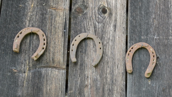 Vintage Rusty Horse Shoe Move Hanging Old Wooden House Wall