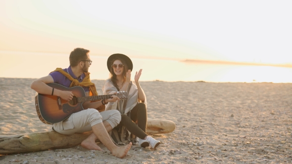 â€œplay guitar on beachâ€çš„å›¾ç‰‡æœç´¢ç»“æžœ