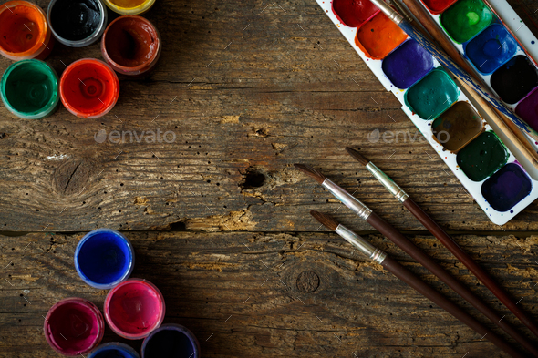 Painting set: brushes, paints, watercolor, acrylic paint on a wo