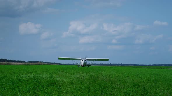 Airplane Parking Green Field alt