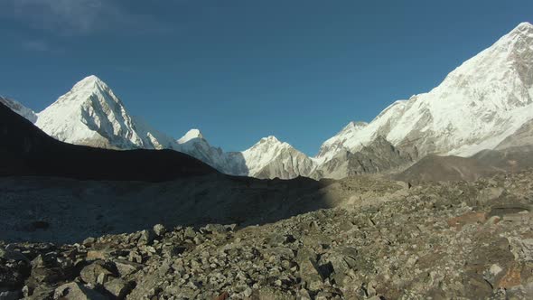 Pumori, Lingtren, Khumbutse and Nuptse Mountains. Himalaya, Nepal. Aerial View alt