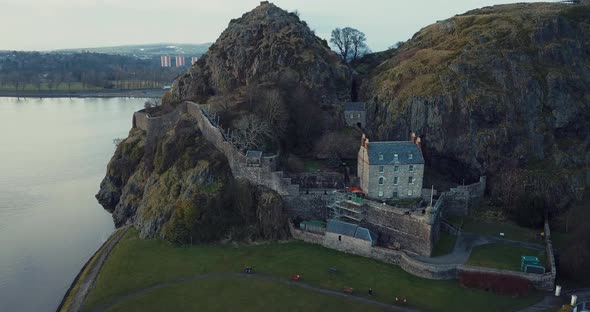 Dumbarton Castle In Scotland alt