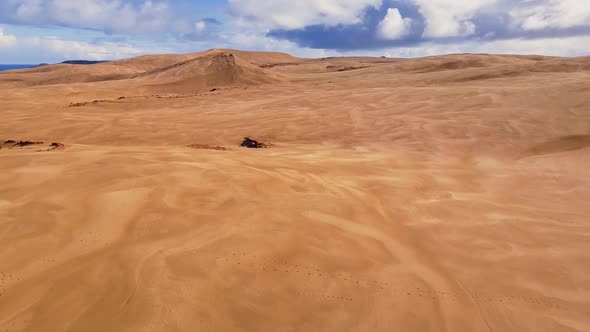 Giant sand dunes in New Zealand alt