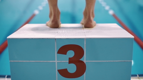 On The Starting Blocks At The Beginning Of a Race alt