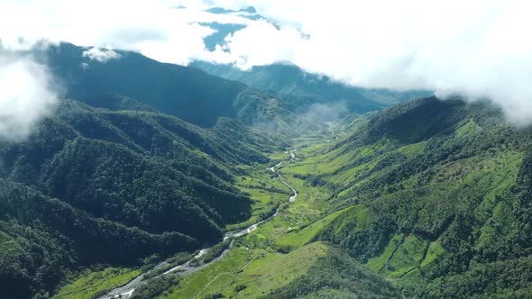 Flying over the Andean mountains alt