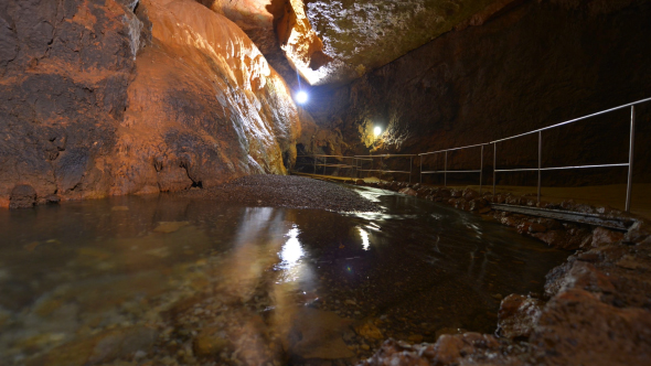 Underground River, Cave alt