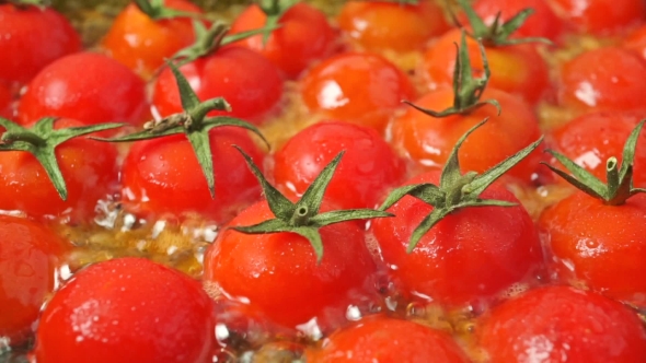 Frying Ripe Red Cherry Tomatoes alt