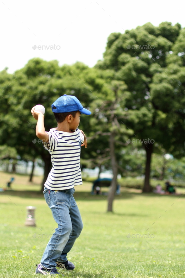 Japanese boy playing catch (first grade at elementary school)