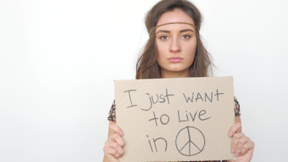 Young Hippie Girl Wants To Live In Peace alt