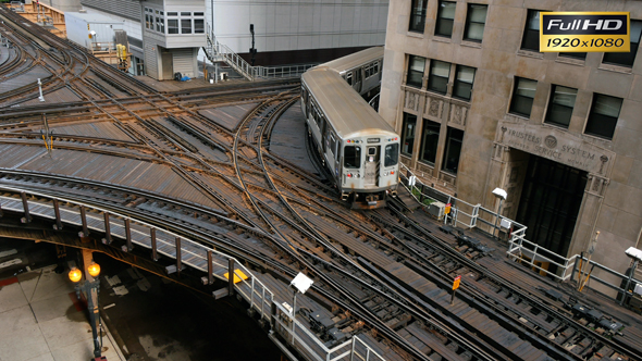 Elevated Metro in Chicago Loop Financial District alt