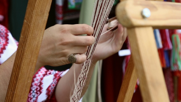 Needlewoman is Spinning the Belt alt