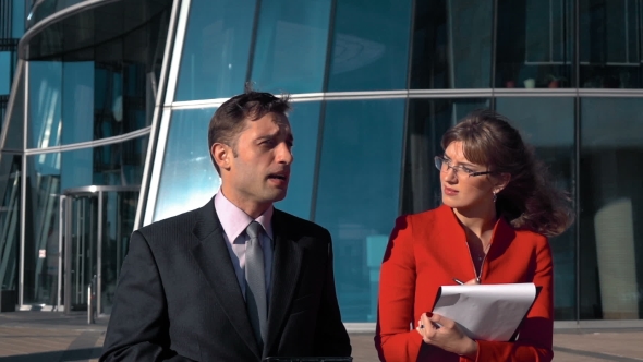 Businesswoman And Businessman With Tablet Computer alt