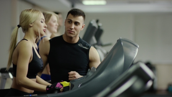 Young Woman Consults With Fit Coach alt